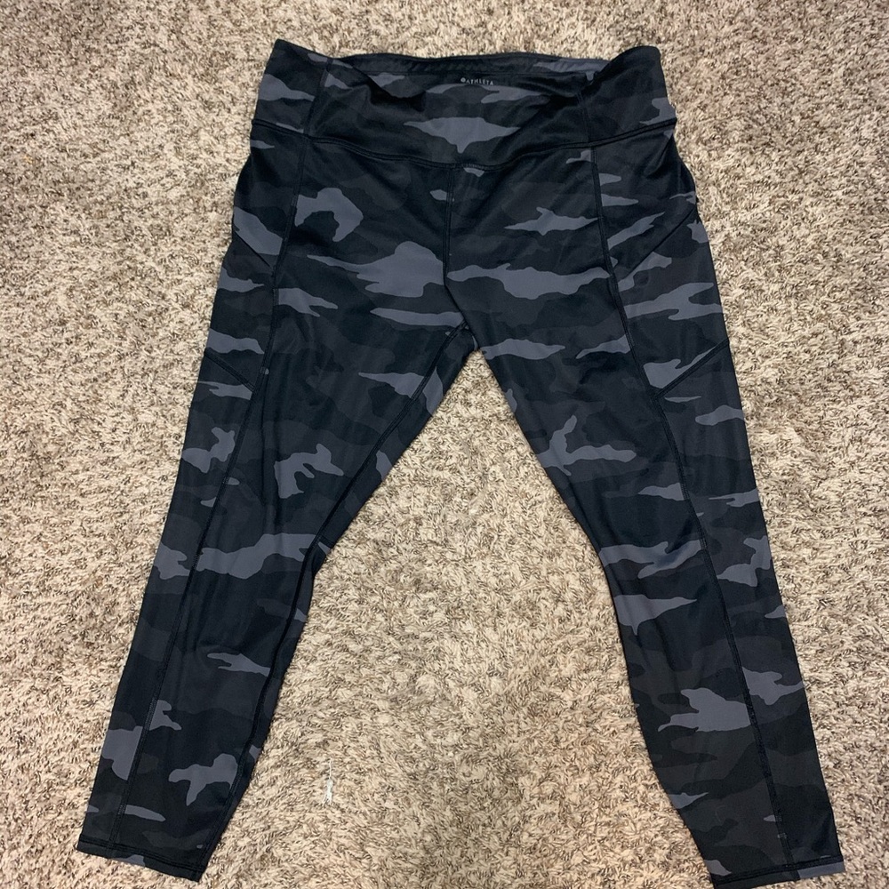 Athleta Camo Contender 7/8 Tight